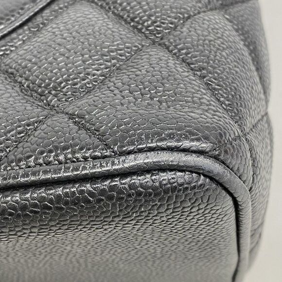 Chanel Medaillon Black Leather Tote Bag (Pre-Owned) - Picture 5 of 10